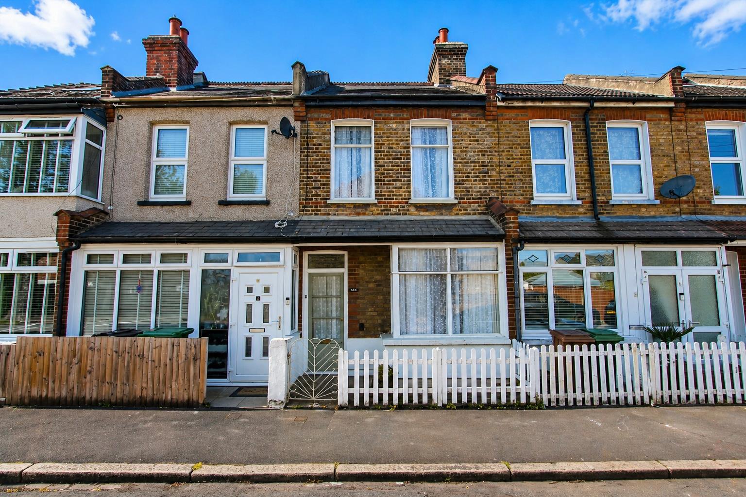 2 bed property in Spencer Road, Mitcham